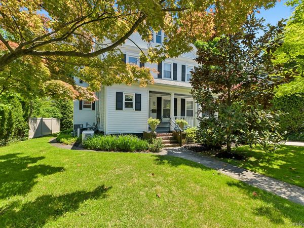 54 W Neck Road , Huntington, NY 11743