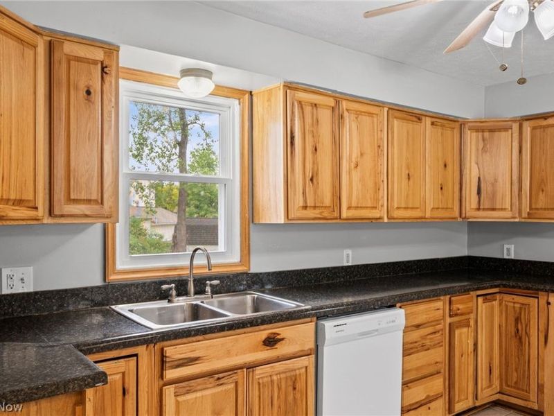 270 Riveredge Parkway, Berea, OH 44017 Photo 13