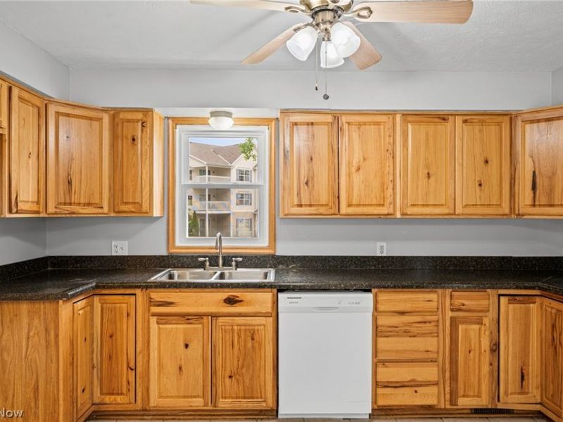 270 Riveredge Parkway, Berea, OH 44017 Photo 14