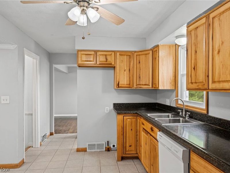 270 Riveredge Parkway, Berea, OH 44017 Photo 15