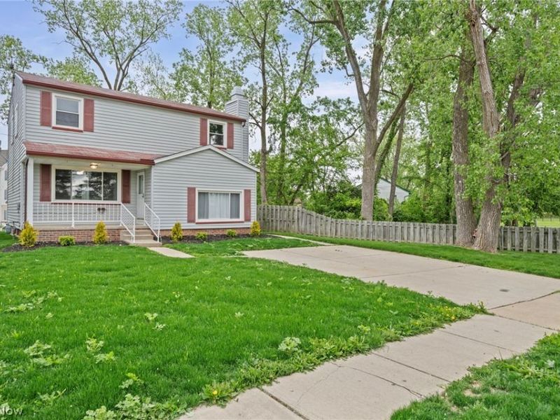 270 Riveredge Parkway, Berea, OH 44017 Photo 4
