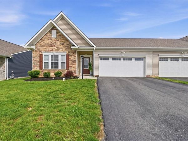 430 Dana Dr, New Kensington, PA 15068