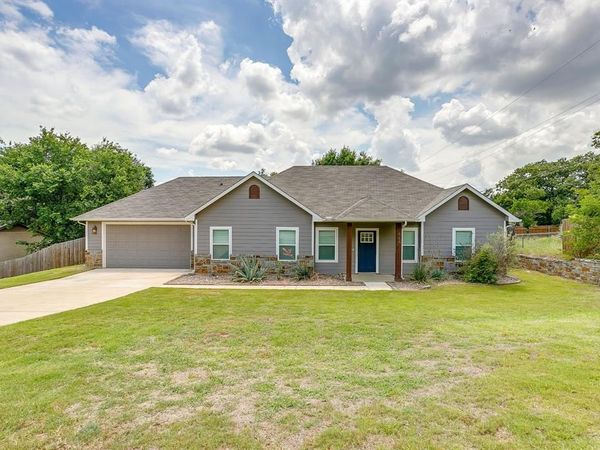464 Wildwood Lane, Burleson, TX 76028