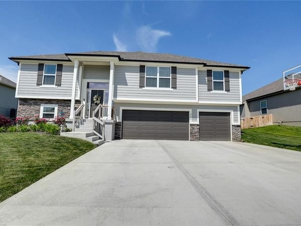 4609 2nd Drive, Blue Springs, MO 64014