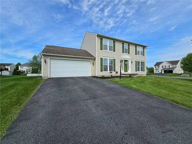 84 Goldfinch Drive, West Henrietta, NY 14586