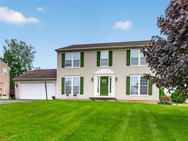 84 Goldfinch Drive, West Henrietta, NY 14586