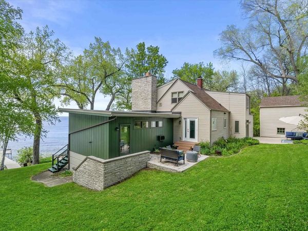 2825 NICOLET DRIVE, Green Bay, WI 54311