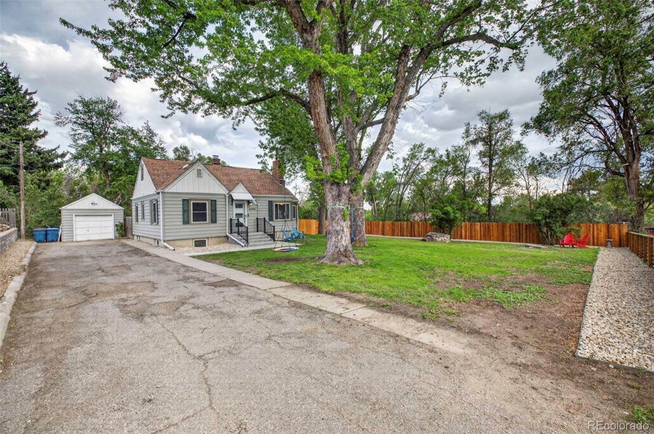 1050 Pikeview Street, Lakewood, CO 80215 Main Photo
