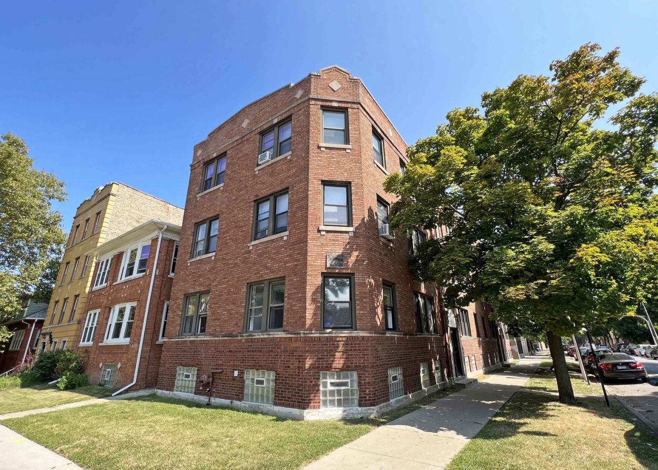 2722 W Rosemont Avenue, Unit 1, Chicago, IL 60659 Main Photo