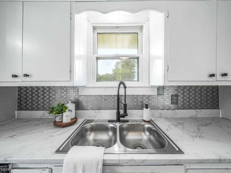 11480 Aebi Avenue NE, Alliance, OH 44601 Photo 4