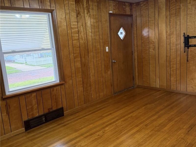 12412 Mortimer Avenue , Cleveland, OH 44111 Photo 2