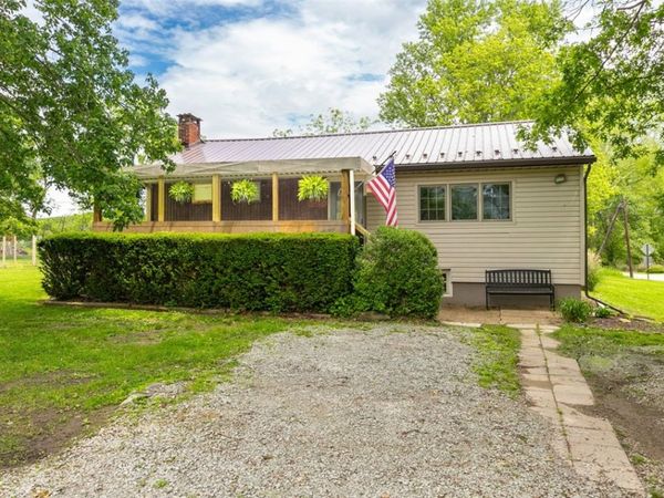 118 E Hillis St, Youngwood, PA 15697