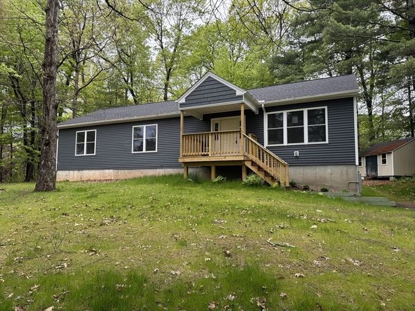 132 Kibbe Rd, East Longmeadow, MA 01028