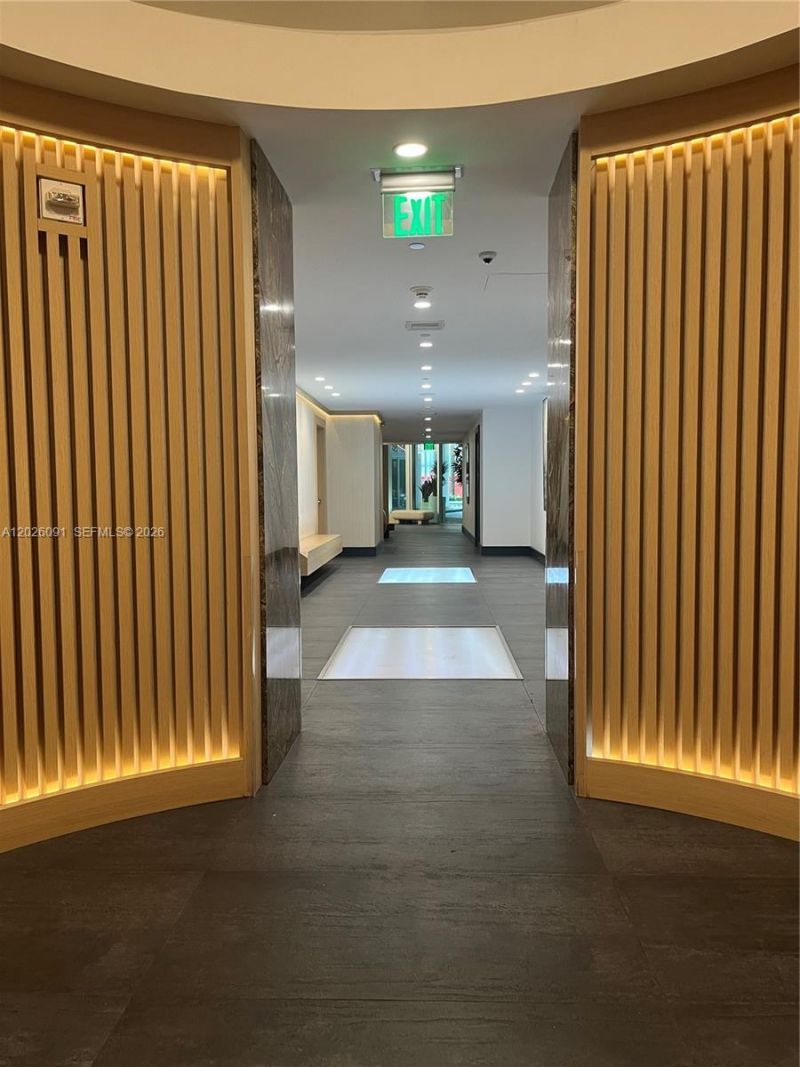 90 SW 3rd St , Unit 1705, Miami, FL 33130 Photo