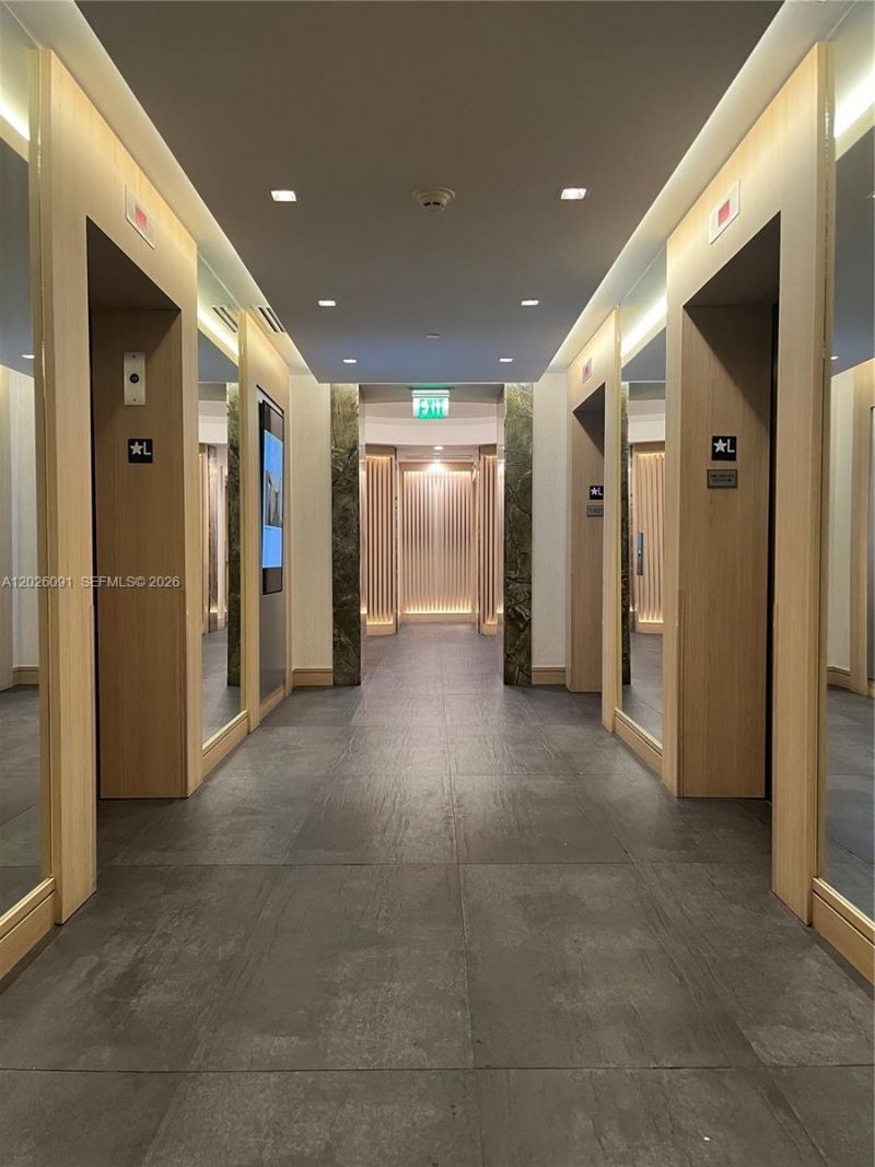 90 SW 3rd St , Unit 1705, Miami, FL 33130 Photo
