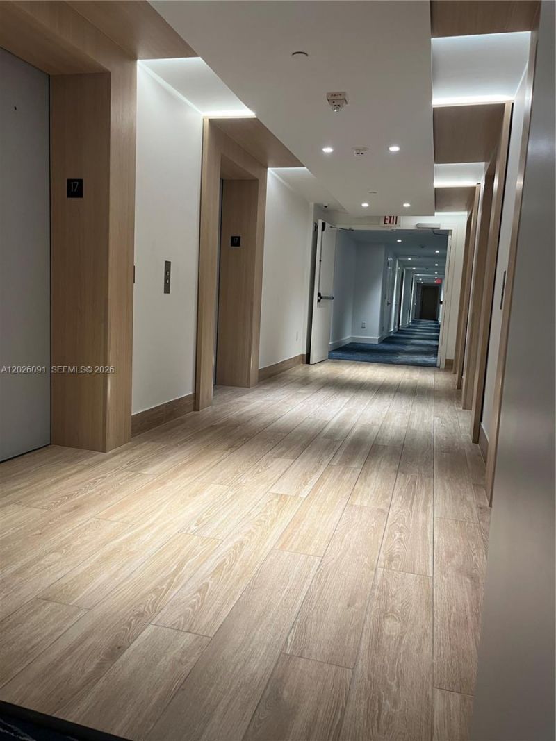 90 SW 3rd St , Unit 1705, Miami, FL 33130 Photo