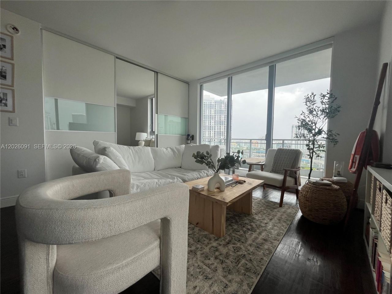 90 SW 3rd St , Unit 1705, Miami, FL 33130 Photo