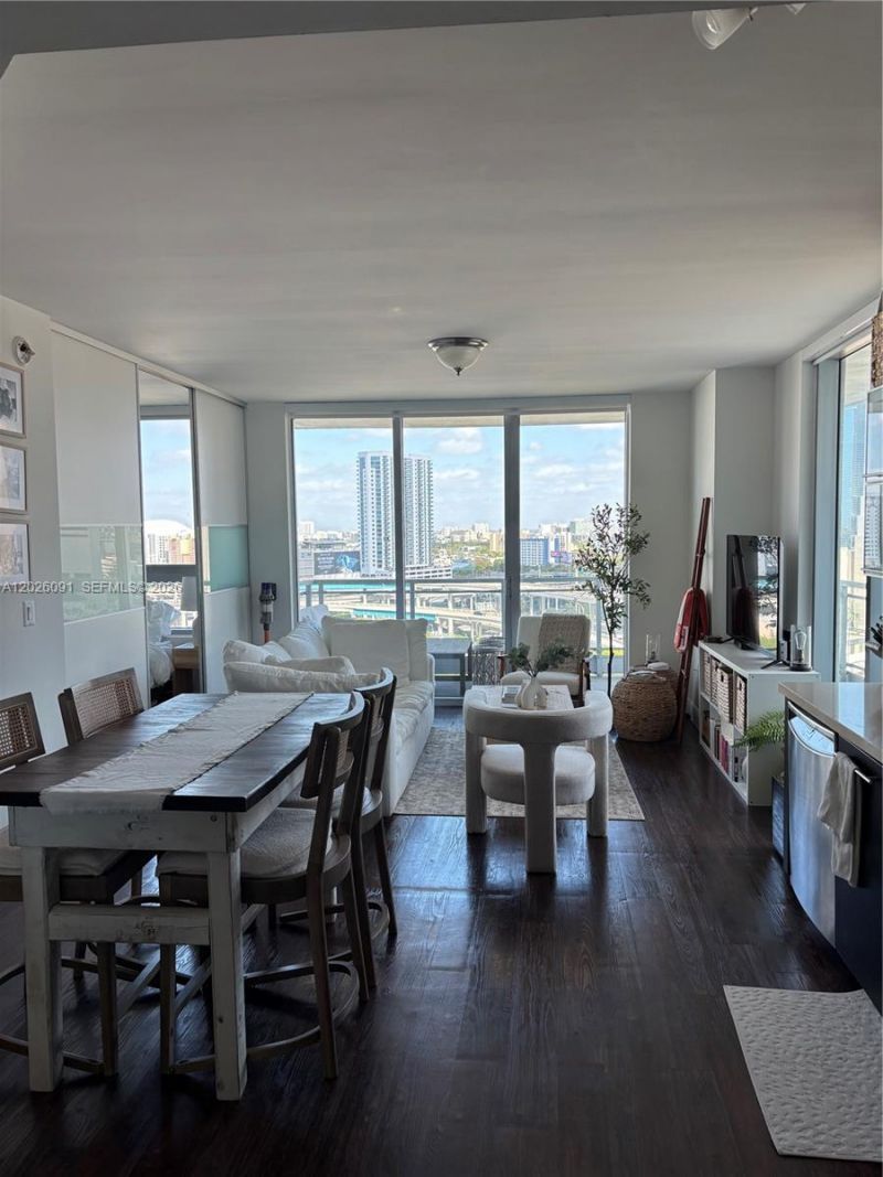 90 SW 3rd St , Unit 1705, Miami, FL 33130 Photo