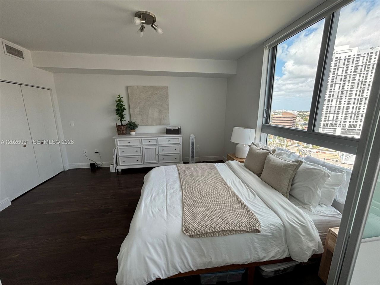 90 SW 3rd St , Unit 1705, Miami, FL 33130 Photo