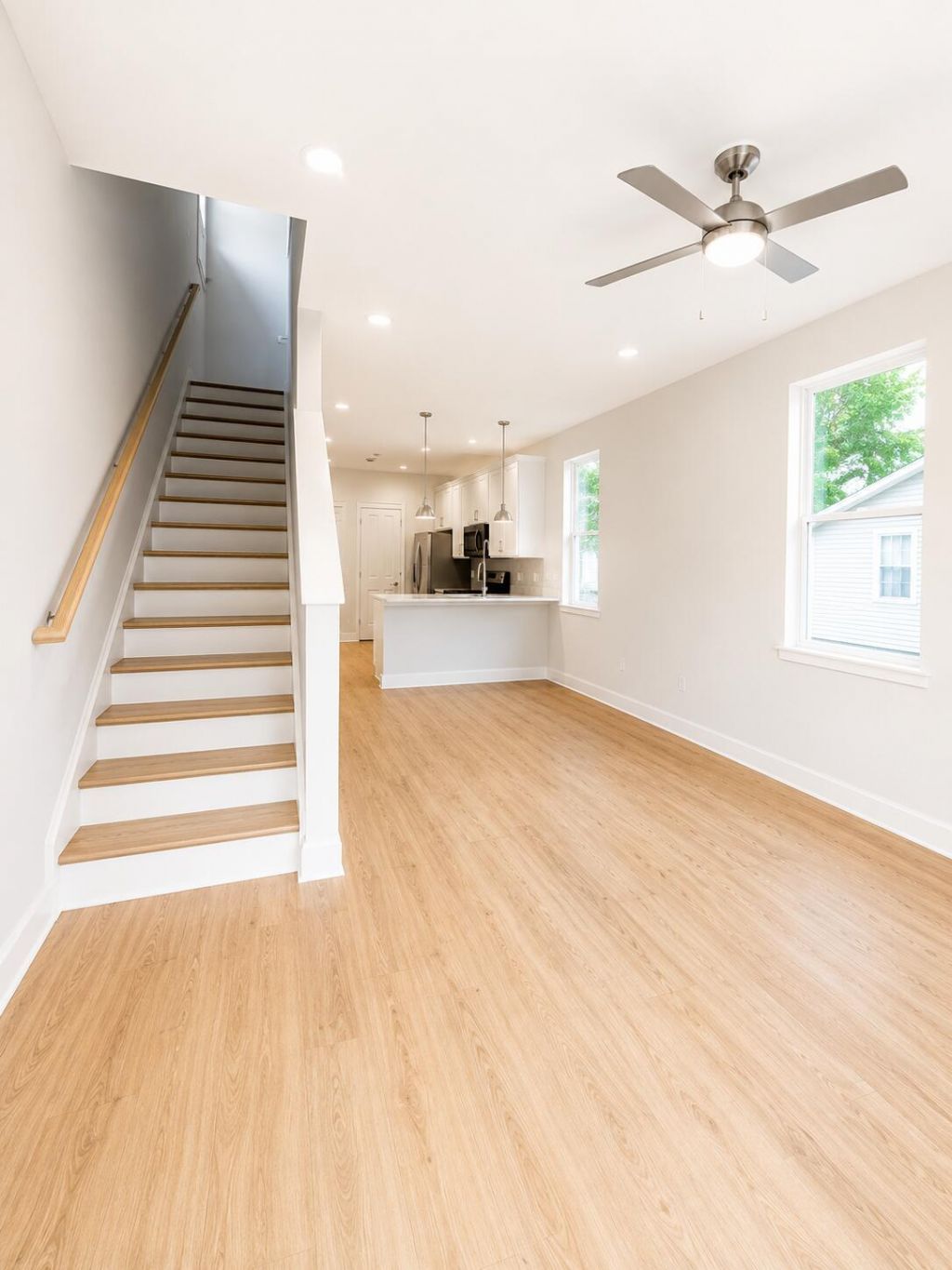 2061 Beech Avenue Photo 4