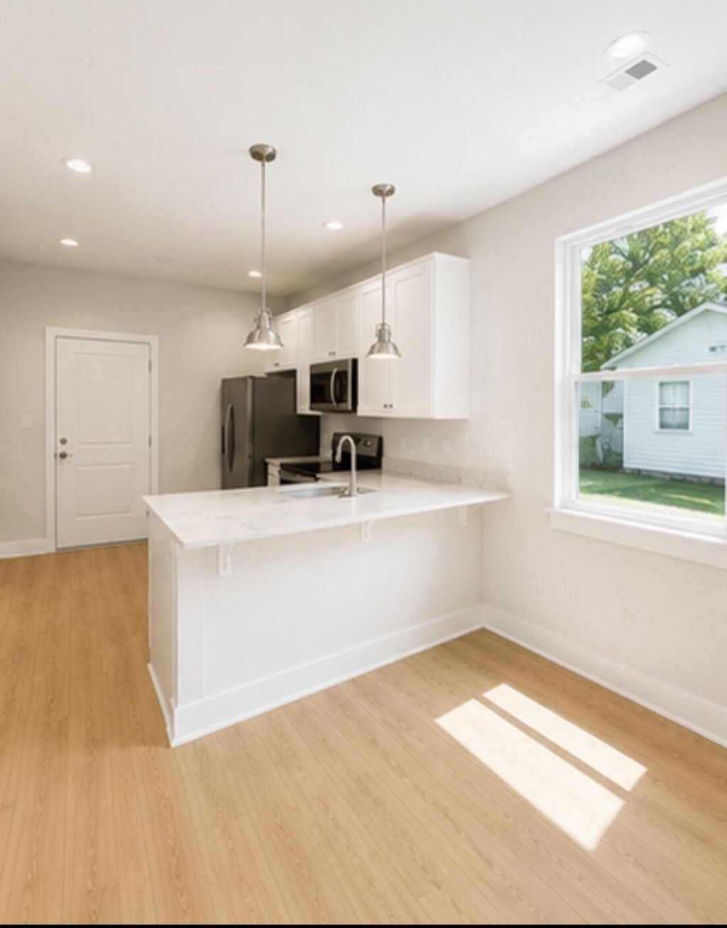 2061 Beech Avenue Photo 5