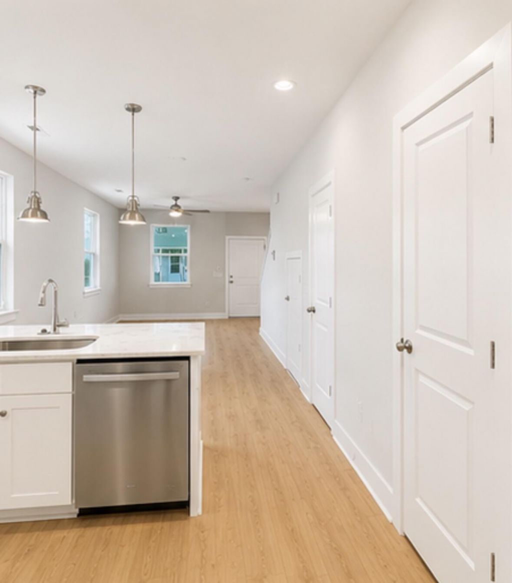 2061 Beech Avenue Photo 6