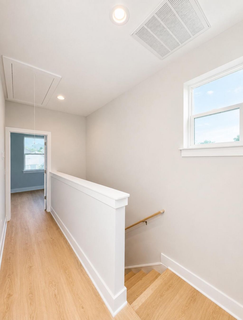 2061 Beech Avenue Photo 9