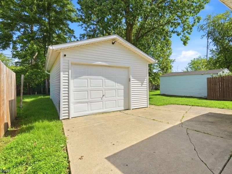 176 Clinton Avenue, Elyria, OH 44035 Photo 4