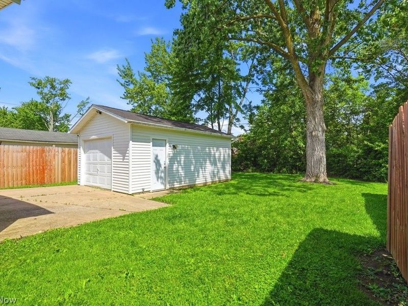 176 Clinton Avenue, Elyria, OH 44035 Photo 7
