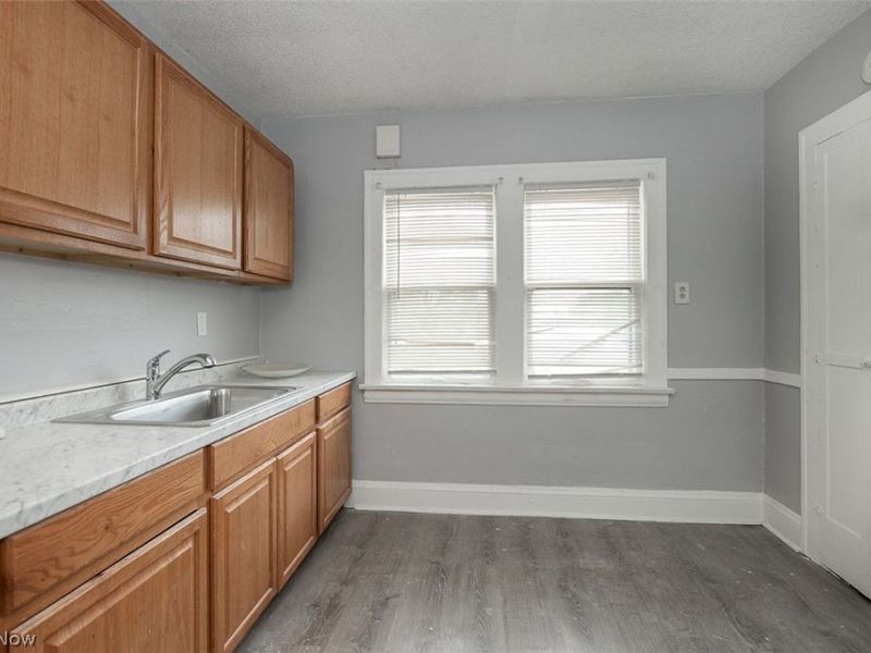 12008 Craven Avenue , Cleveland, OH 44105 Photo 28