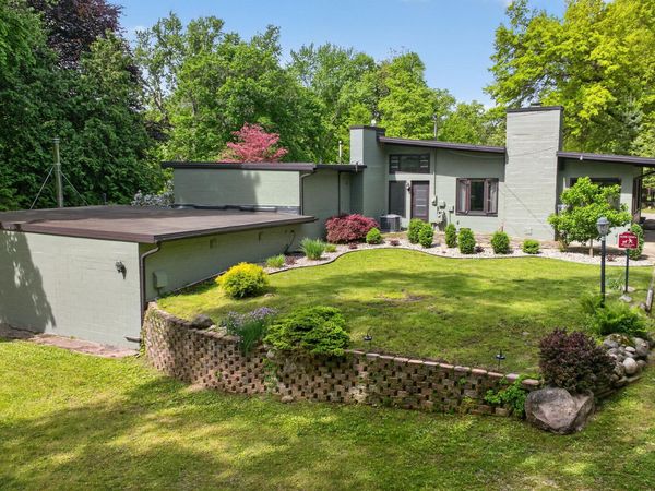 2934 Robinson Road, Jackson, MI 49203