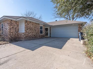 2911 Forest Creek Drive, Fort Worth, TX 76123