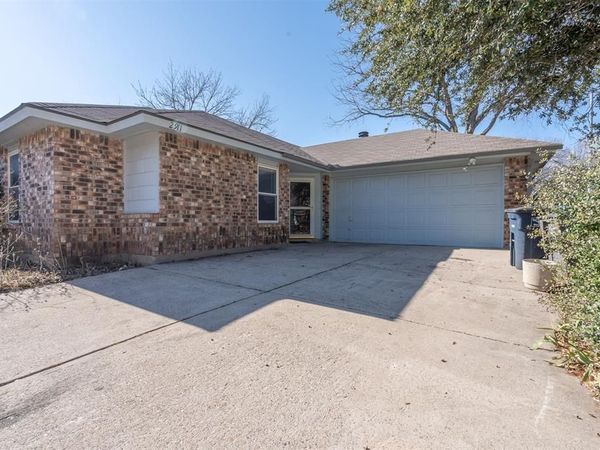 2911 Forest Creek Drive, Fort Worth, TX 76123