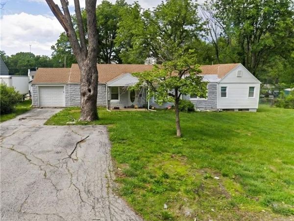 9622 Linwood Boulevard, Independence, MO 64052