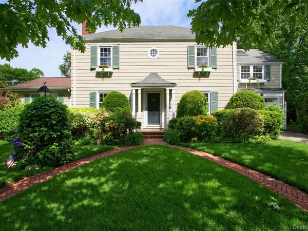 25 Carlton Street , Malverne, NY 11565