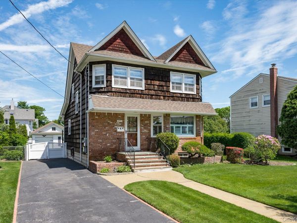 311 Locust Avenue , Freeport, NY 11520