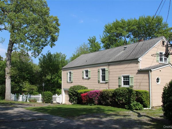 2 Hemlock Court , Bay Shore, NY 11706