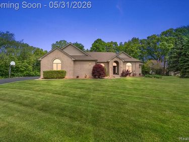 8533 Glen View Drive, Hartland Twp, MI 48843