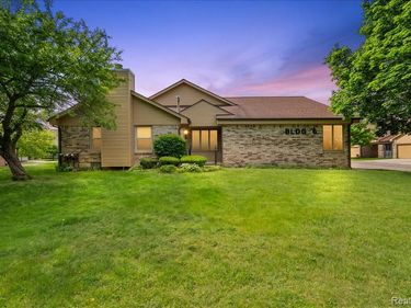 2303 Heritage Pointe Drive, Sterling Heights, MI 48314