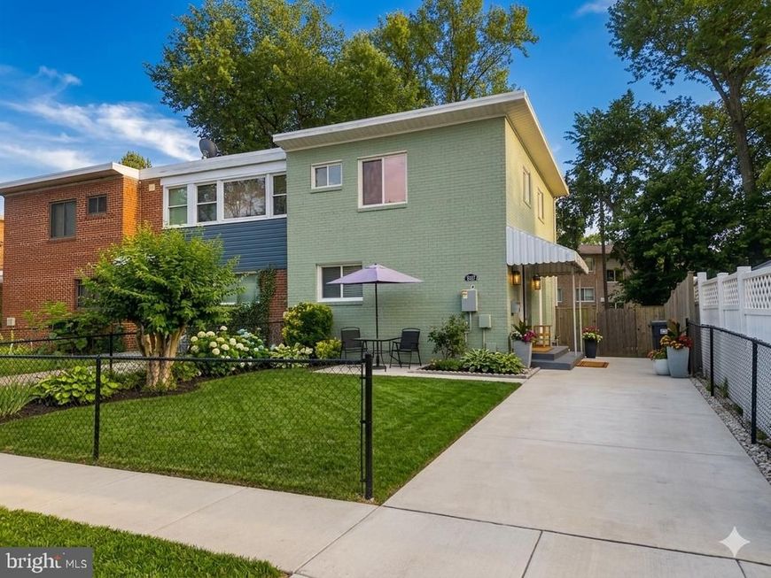 907 E Meadows Court, Oxon Hill, MD 20745 Main Photo