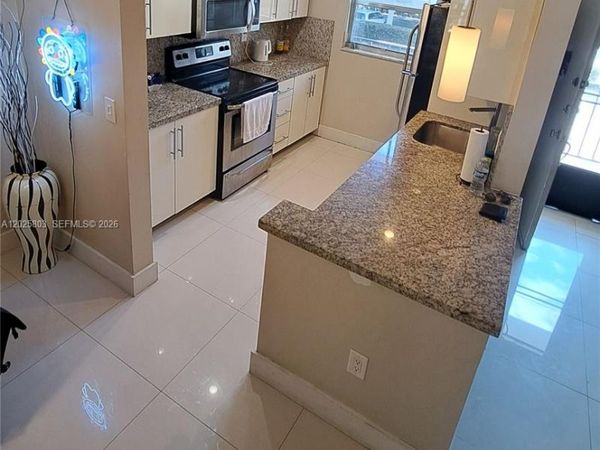 201 178th Dr, Unit 209, Sunny Isles Beach, FL 33160