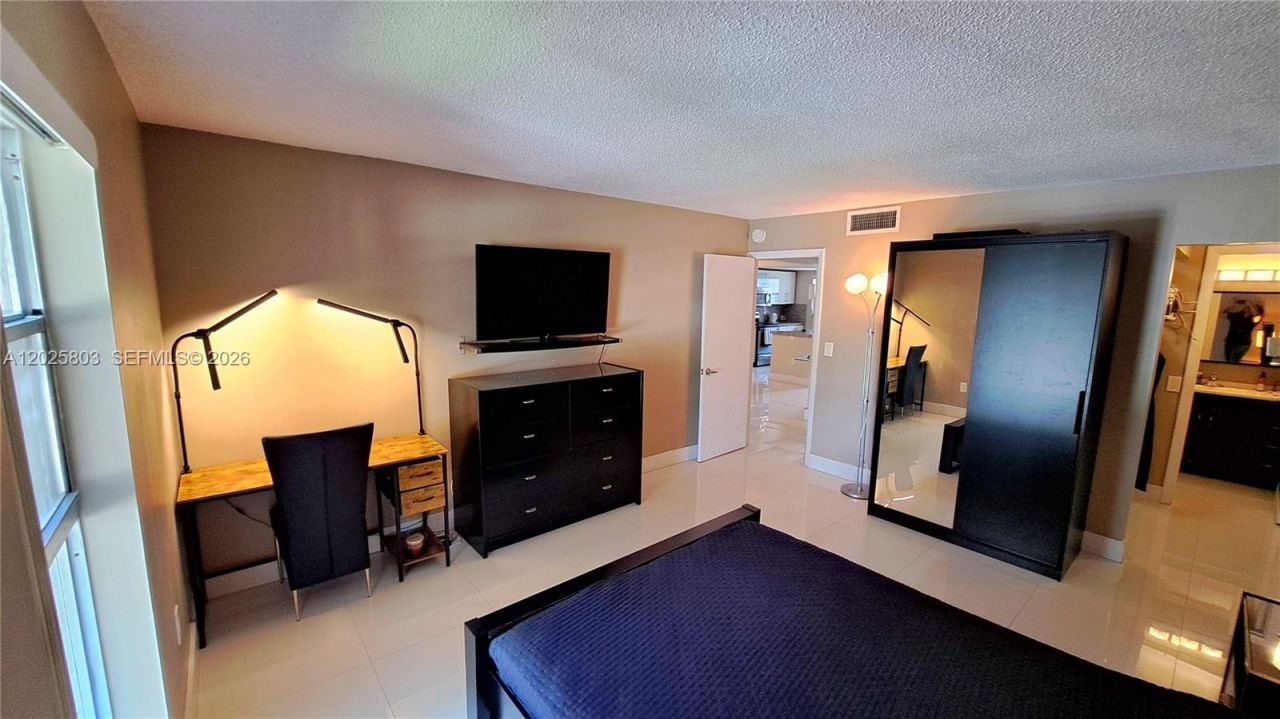 201 178th Dr, Unit 209, Sunny Isles Beach, FL 33160 Photo