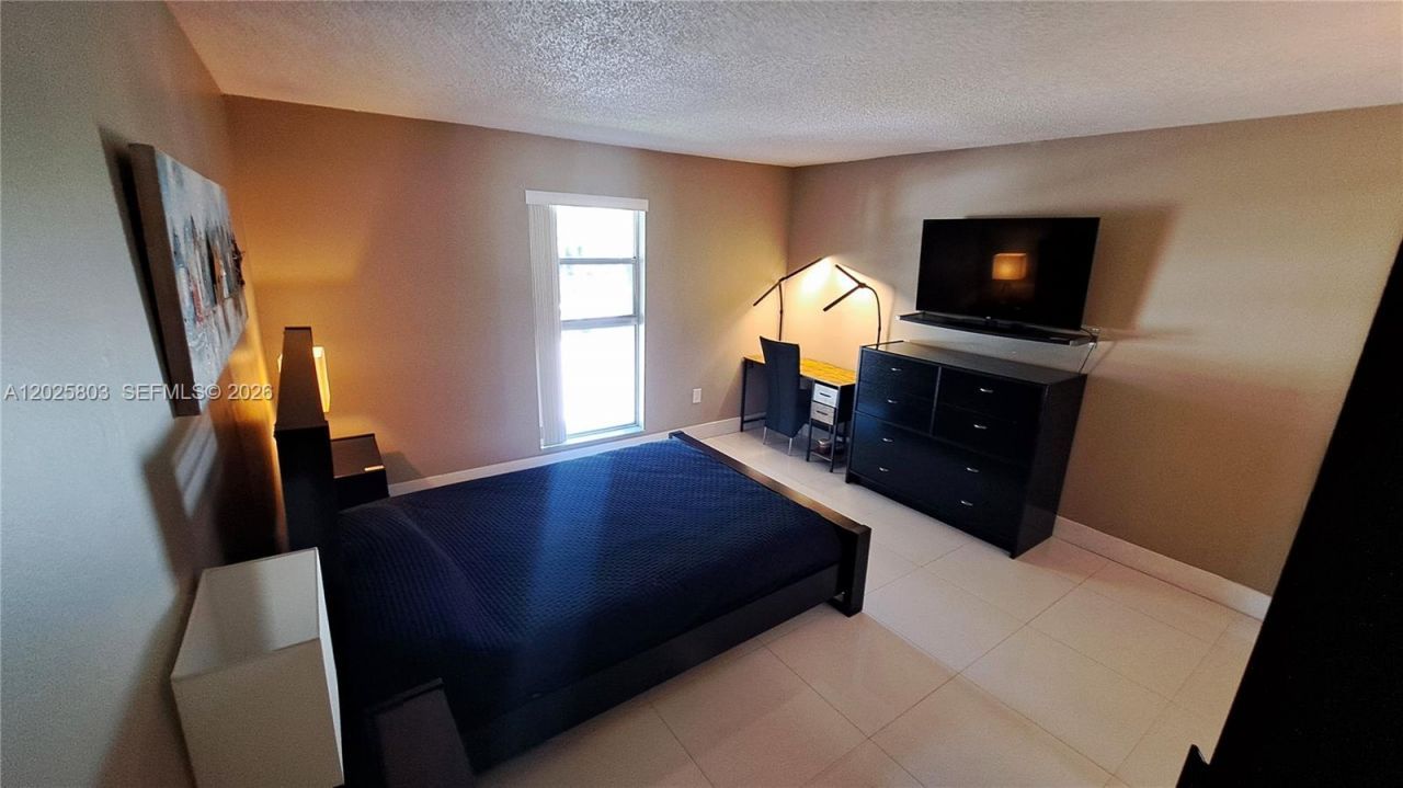 201 178th Dr, Unit 209, Sunny Isles Beach, FL 33160 Photo