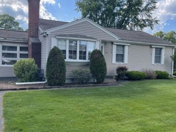 106 Deslauriers St, Chicopee, MA 01020