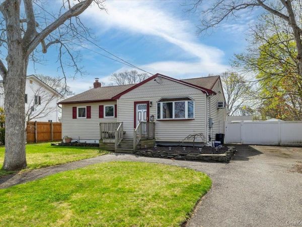 1221 3rd Street , West Babylon, NY 11704