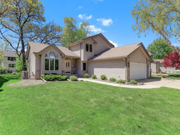 4676 Hamlet Avenue N, Oakdale, MN 55128
