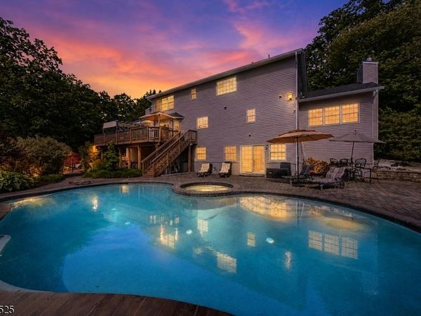 62 S Glen Rd, Kinnelon, NJ 07405