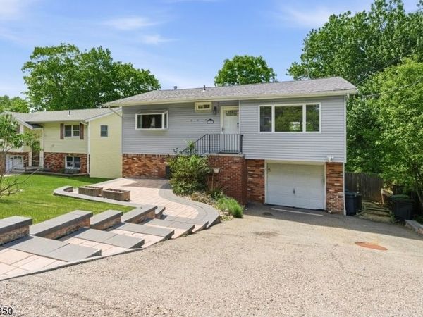 150 Rollins Trl, Hopatcong, NJ 07843