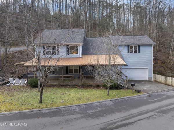 527 Hawks Tr, Gatlinburg, TN 37738
