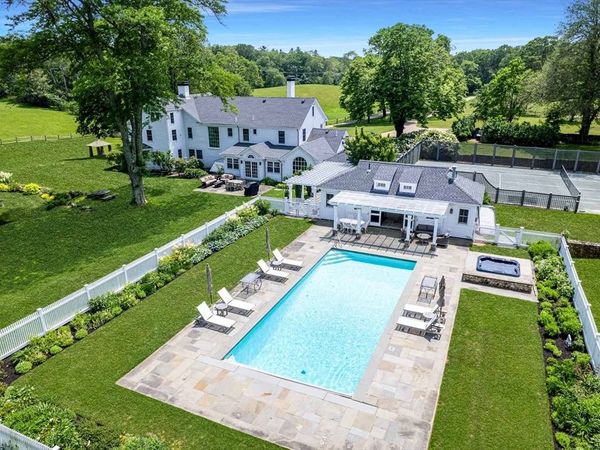 31 Lambert's Cove Rd., Tisbury, MA 02568